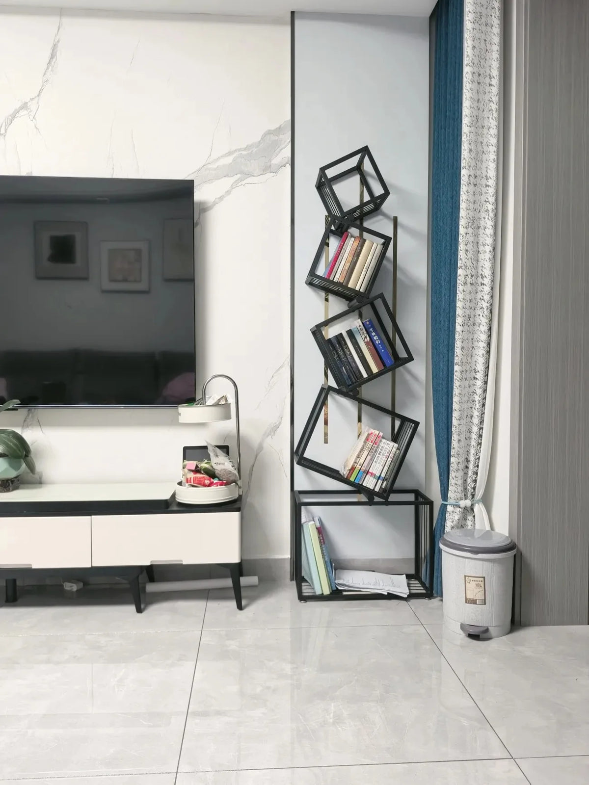 5-Tier Iron Display Bookcase