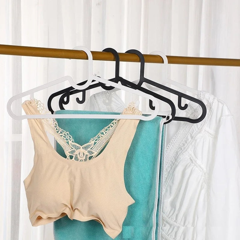 Set of 4 Minimalist Clothes Hangers